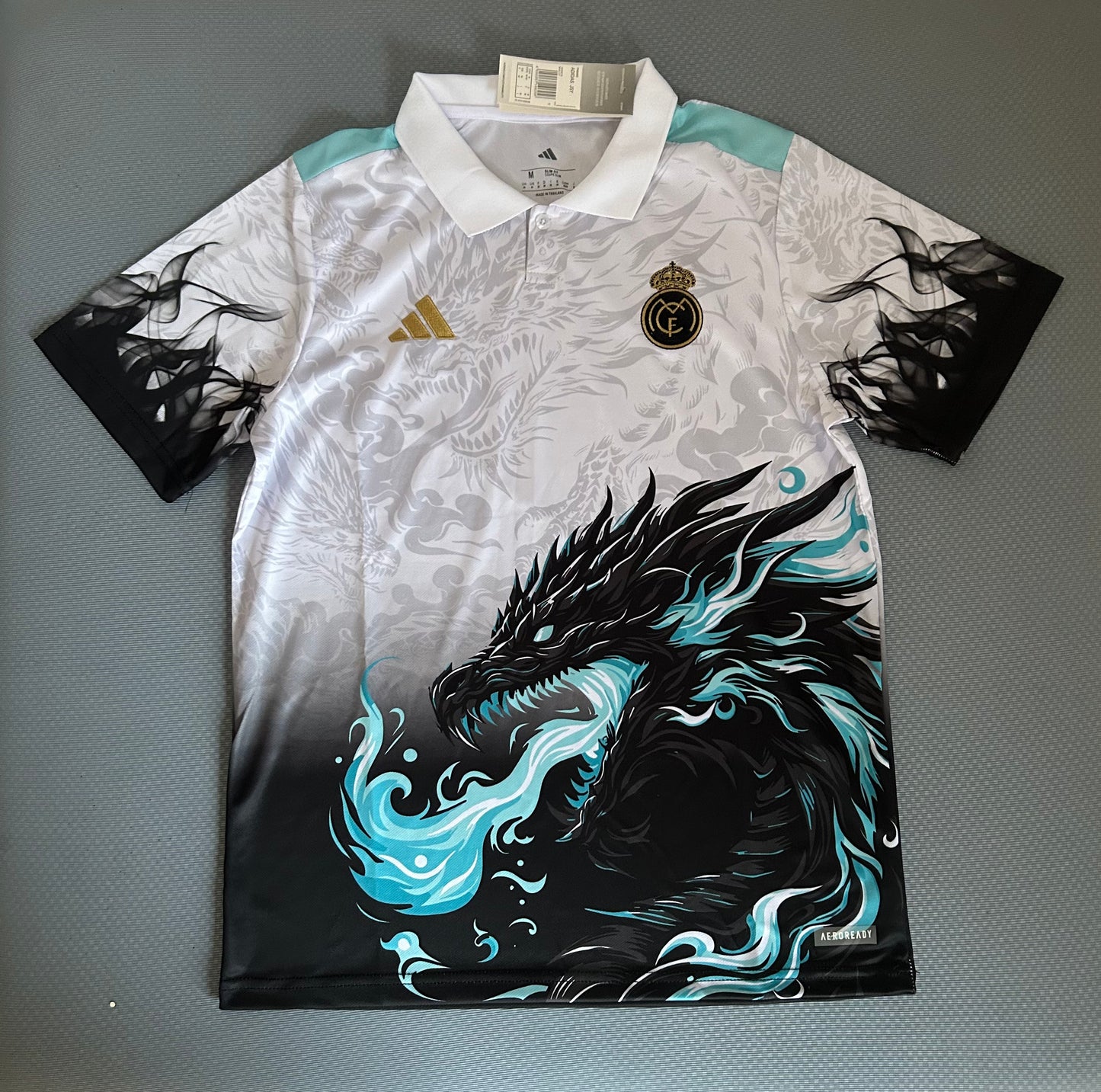 Concept Réal Dragon Bleu-Noir col