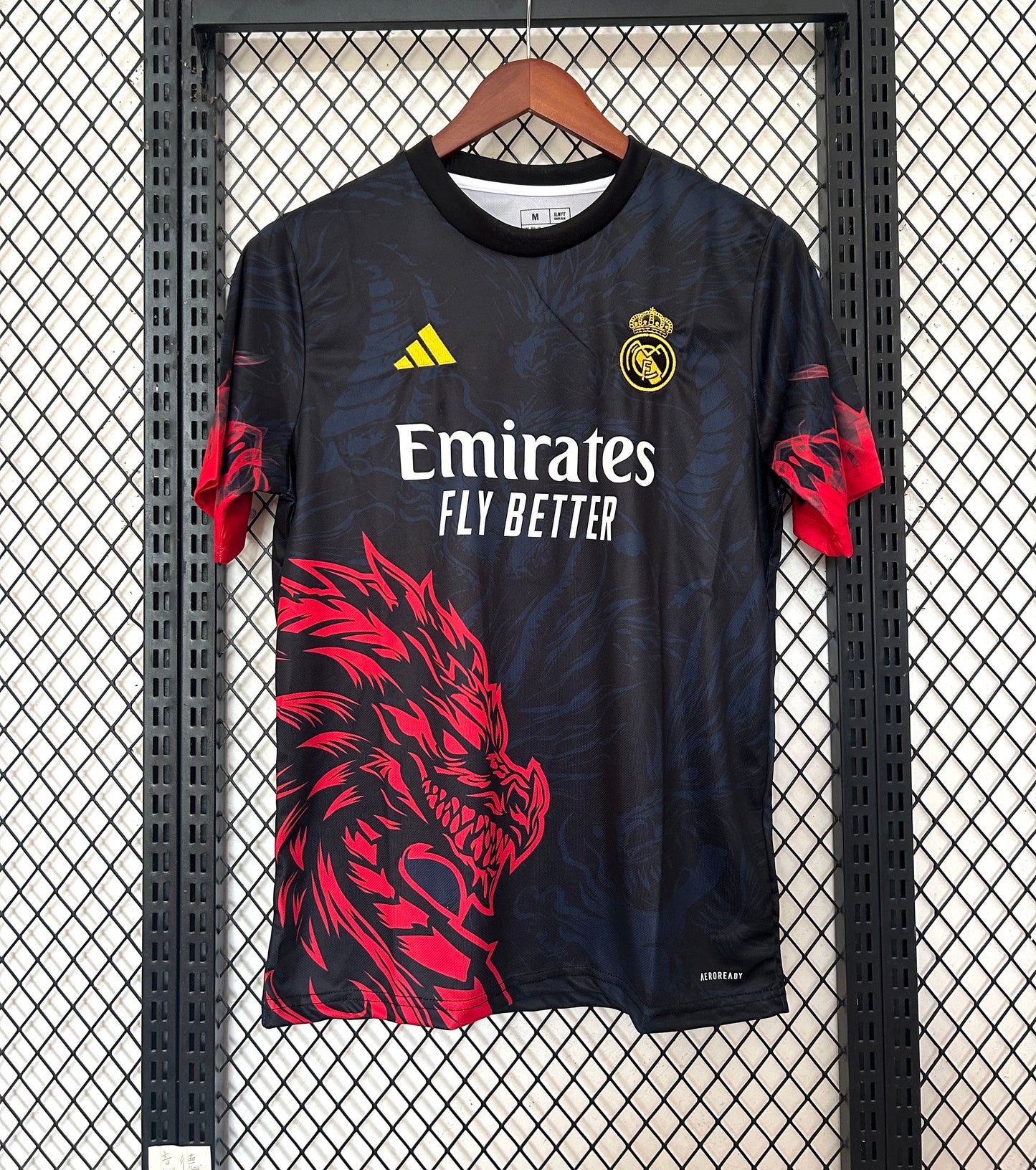 Concept Réal Dragon Rouge-Noir
