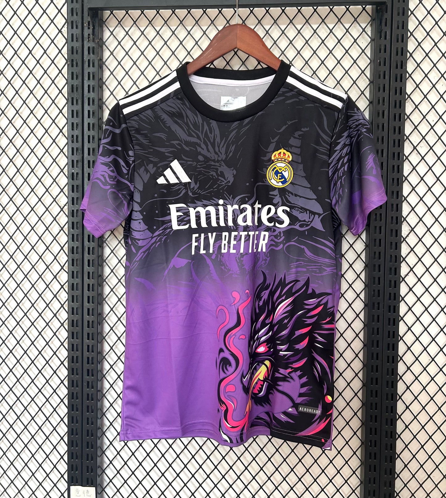 Concept Réal Dragon Violet-Noir
