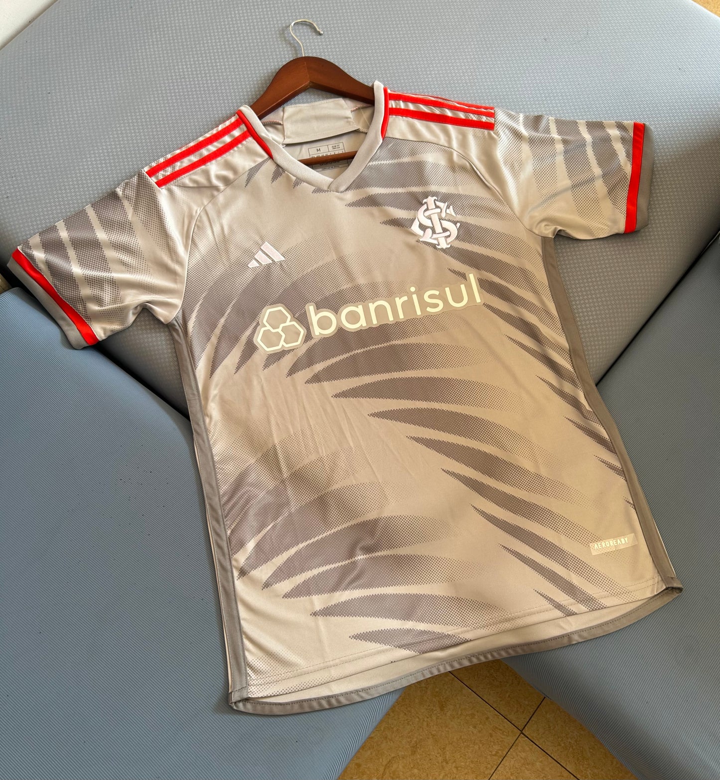 Concept Sport Club Internacional Gris