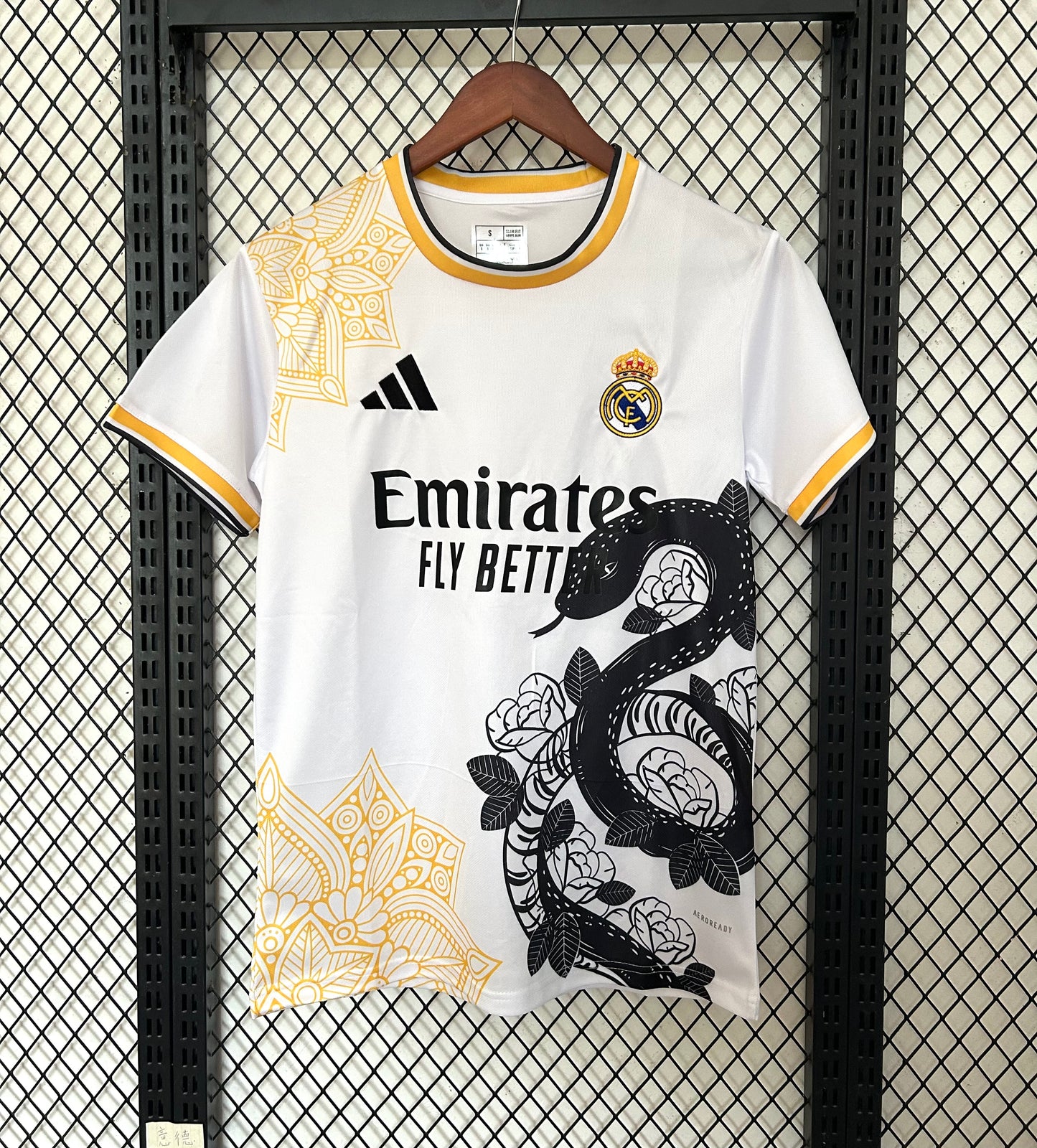 Concept Réal Serpent Noir-Jaune