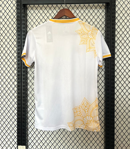 Concept Réal Serpent Noir-Jaune