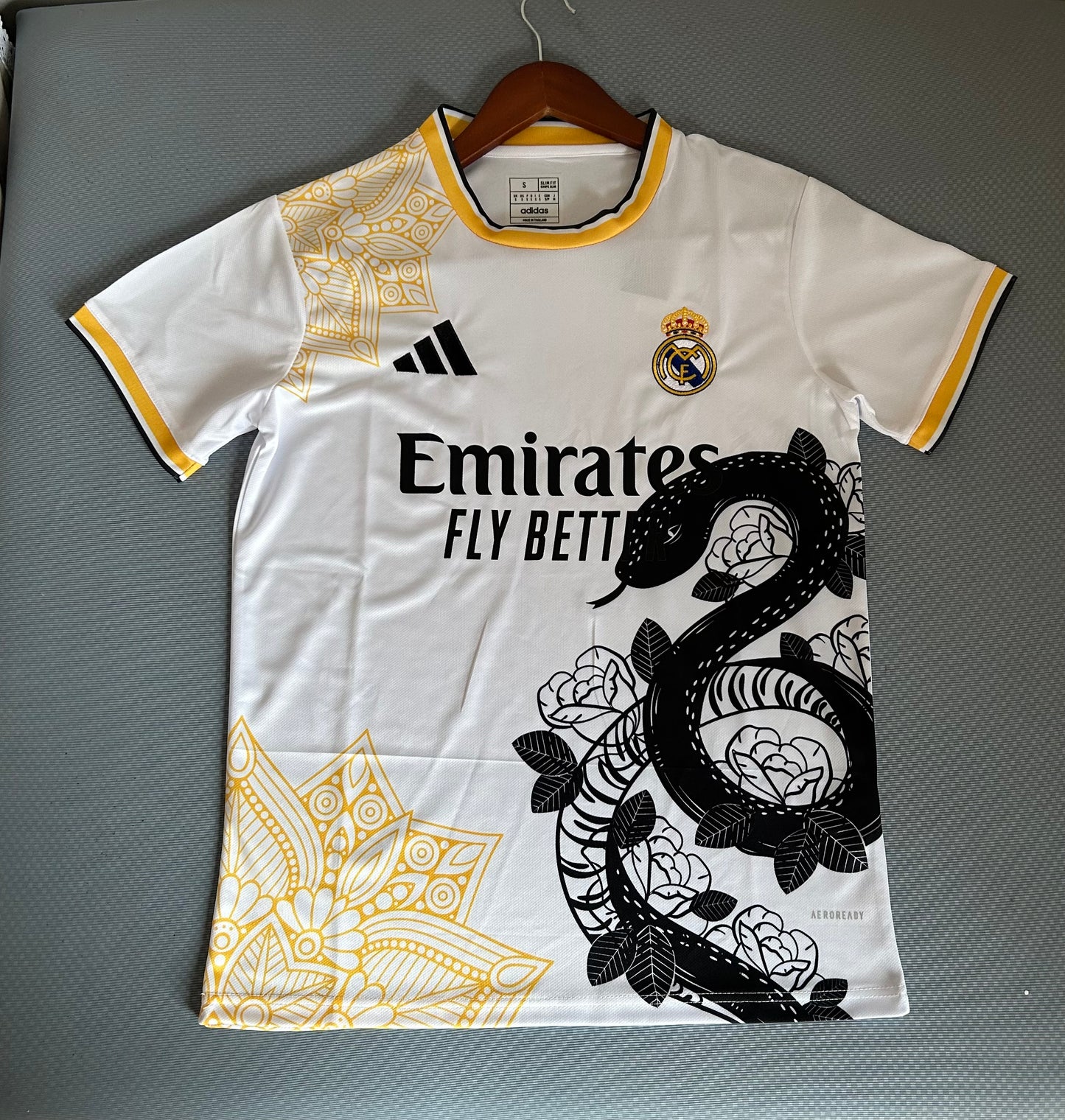 Concept Réal Serpent Noir-Jaune