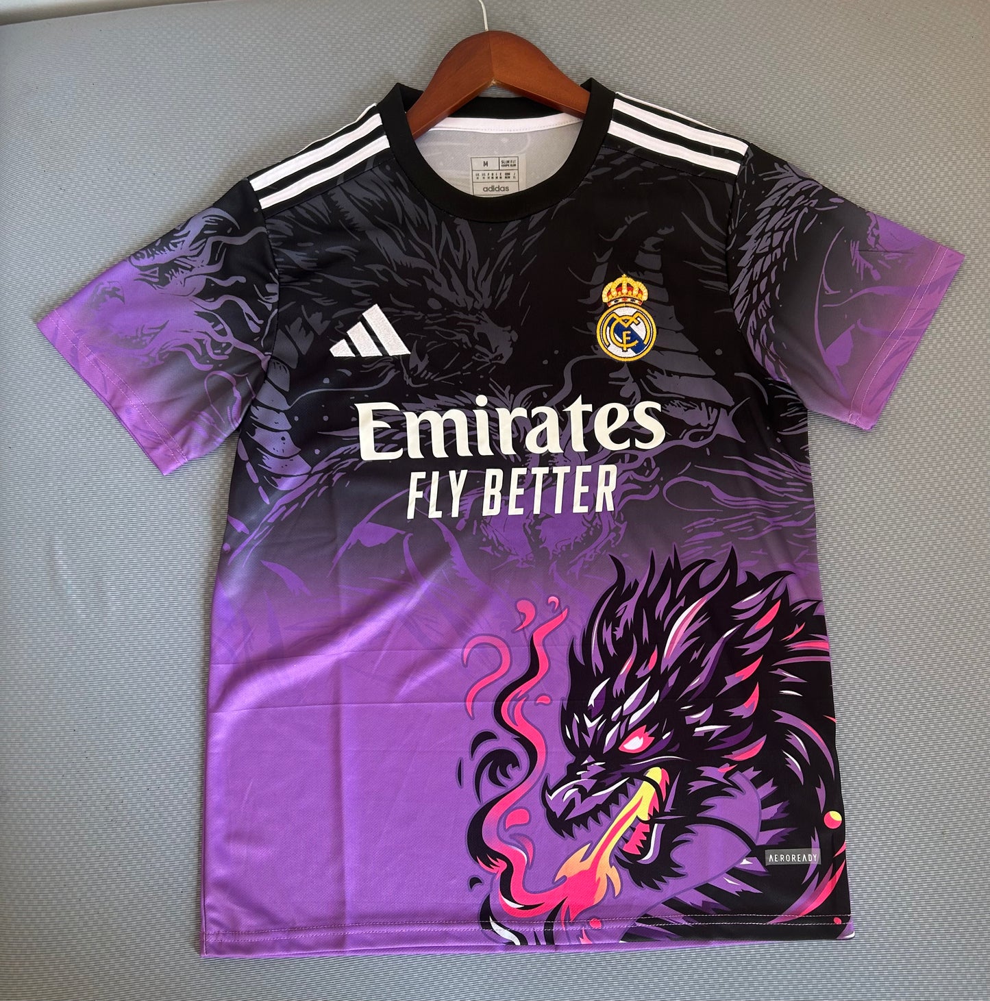 Concept Réal Dragon Violet-Noir