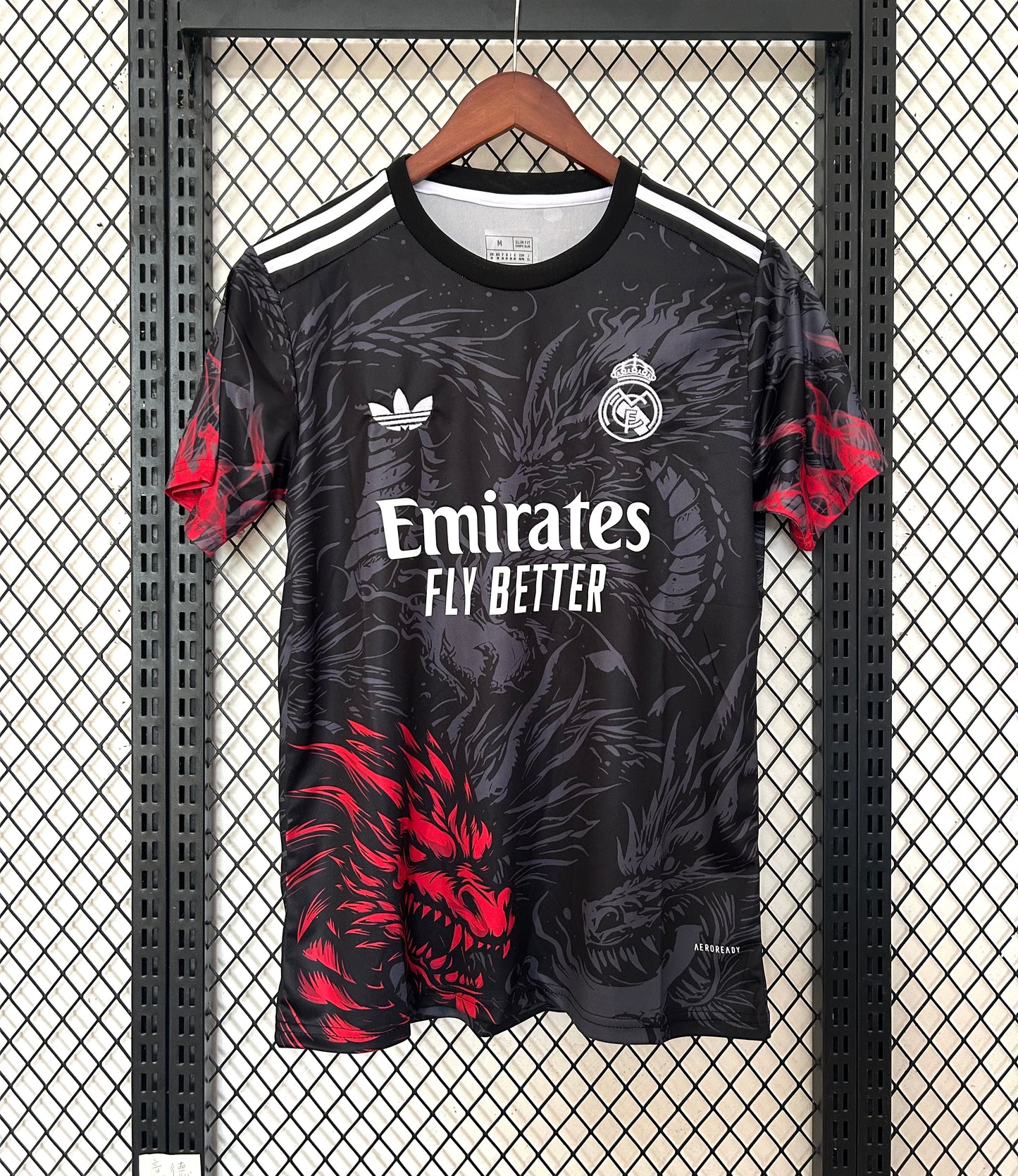 Concept Réal Dragon Rouge-Noir