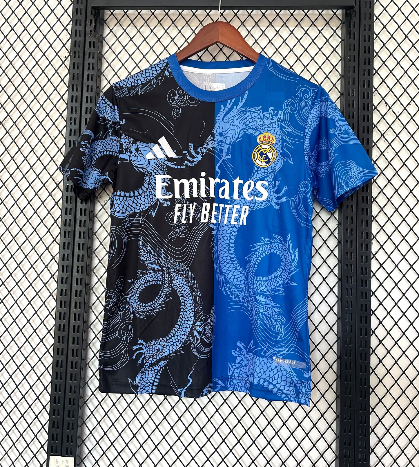 Concept Réal Dragon V4 Noir-Bleu