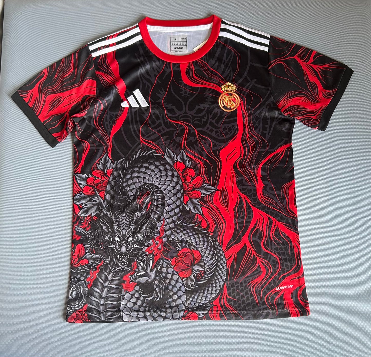 Concept Réal Dragon Rouge-Noir