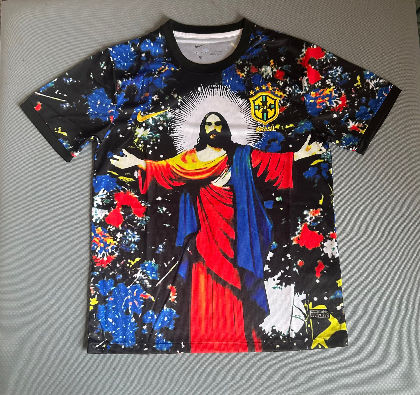 Concept Brésil Christ Rouge-Bleu